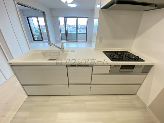 コスモシティ新所沢けやき台のキッチン|リビングを見渡せる対面キッチン・食洗機付きです。