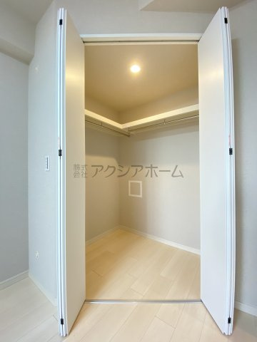 コスモシティ新所沢けやき台の寝室|洋室6.1帖のウォークインクローゼット