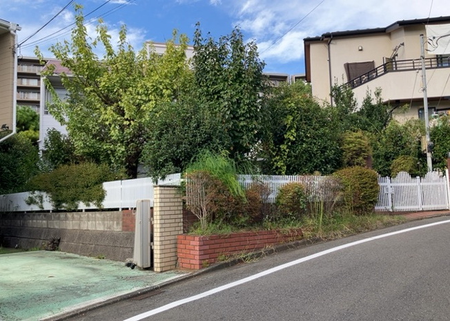 【外観】 | 物件の詳細については、現地を見てわかること以外に、役所や法務局などで調べないとわからないことがあります。そのため、現地に行く場合は、もしこの物件を買ったらどのような生活ができるかをイメージしましょう。