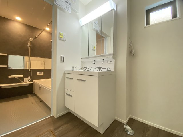 所沢市けやき台1丁目・全2棟　新築一戸建　2号棟の独立洗面台|シャンプードレッサー付洗面化粧台