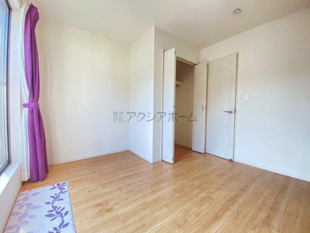 【洋室】 | 小平市上水新町1丁目　中古一戸建　～築浅・駐車並列2台～ | 2階洋室5.3帖