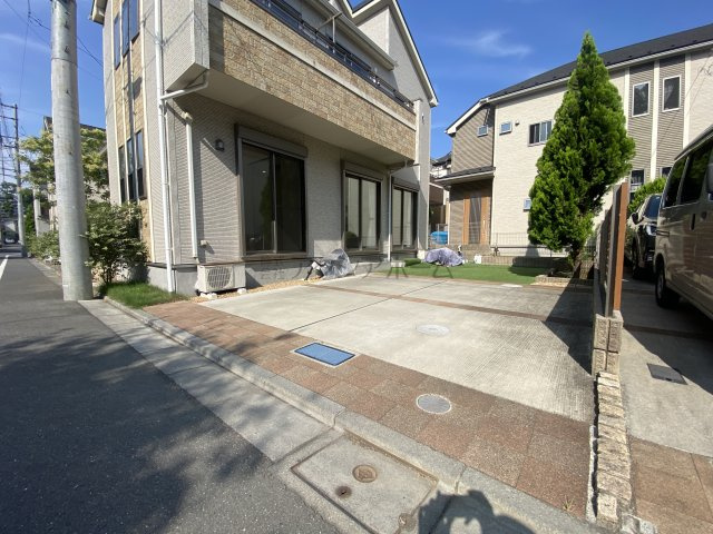 【駐車場】 | 小平市上水新町1丁目　中古一戸建　～築浅・駐車並列2台～ | カースペースは並列2台分ございます。