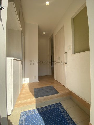 【玄関】 | 小平市上水新町1丁目　中古一戸建　～築浅・駐車並列2台～