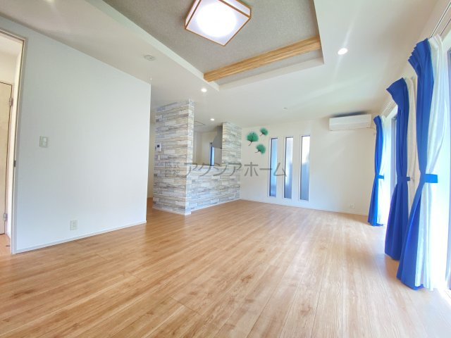 【居間・リビング】 | 小平市上水新町1丁目　中古一戸建　～築浅・駐車並列2台～