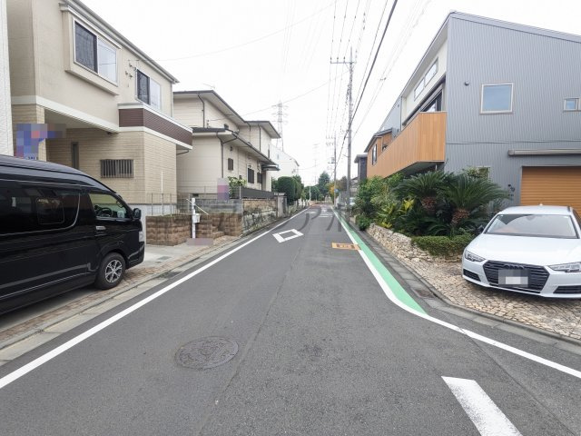 所沢市山口　中古一戸建　～駅徒歩10分～の前面道路含む現地写真