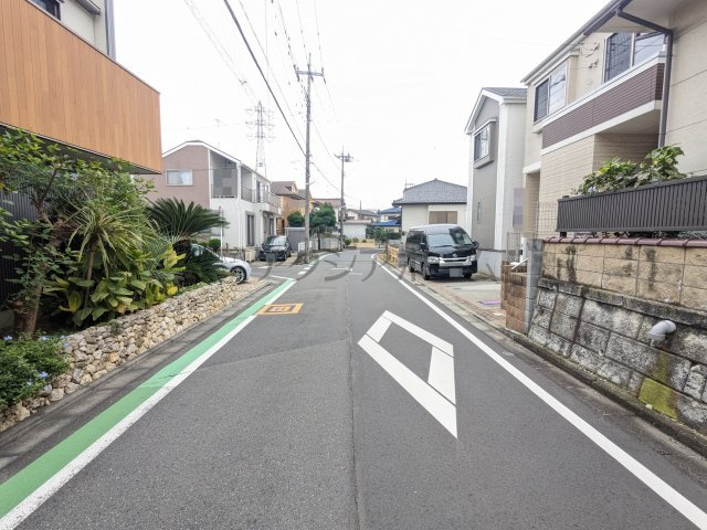 所沢市山口　中古一戸建　～駅徒歩10分～の前面道路含む現地写真