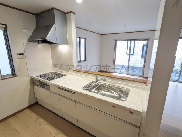 所沢市山口　中古一戸建　～駅徒歩10分～のキッチン|家事動線のよい対面キッチン・食洗機付きです。