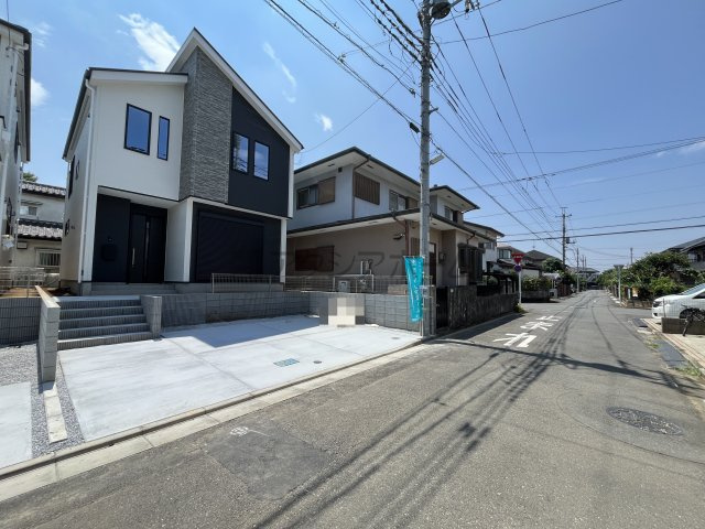 所沢市中新井5丁目・全2棟　新築一戸建　1号棟の駐車場|並列駐車2台可能です