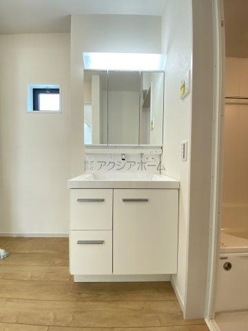 所沢市中新井5丁目・全2棟　新築一戸建　1号棟の独立洗面台|シャンプードレッサー付洗面化粧台