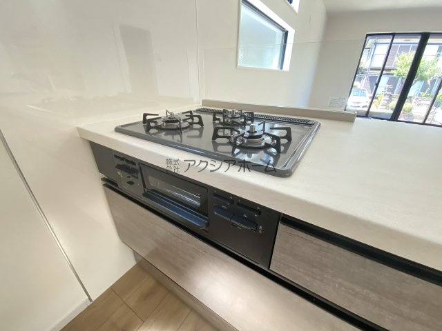 所沢市中新井5丁目・全2棟　新築一戸建　1号棟の設備|3口ガスコンロ