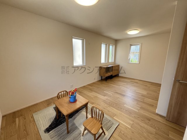 所沢市花園2丁目・全16棟　新築未入居一戸建て　13号棟の寝室|2F洋室10.6帖（5.3帖+5.3帖）間仕切り設置で分割利用することも可能です。