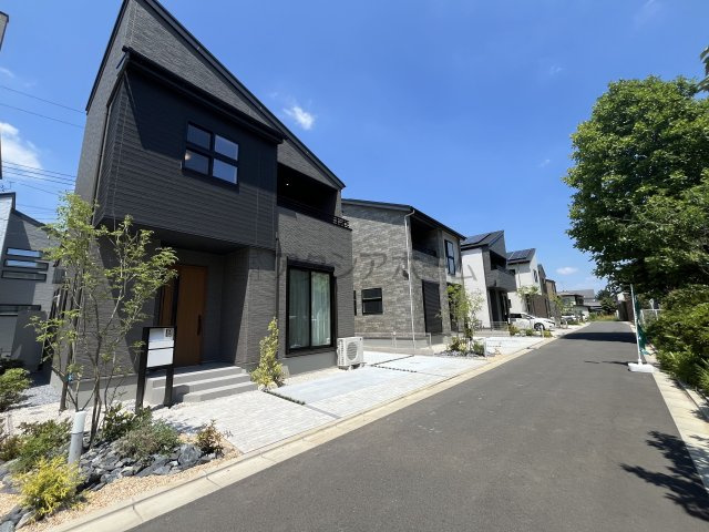 所沢市花園2丁目・全16棟　新築未入居一戸建て　13号棟の前面道路含む現地写真