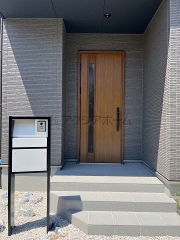 所沢市花園2丁目・全16棟　新築未入居一戸建て　13号棟の玄関