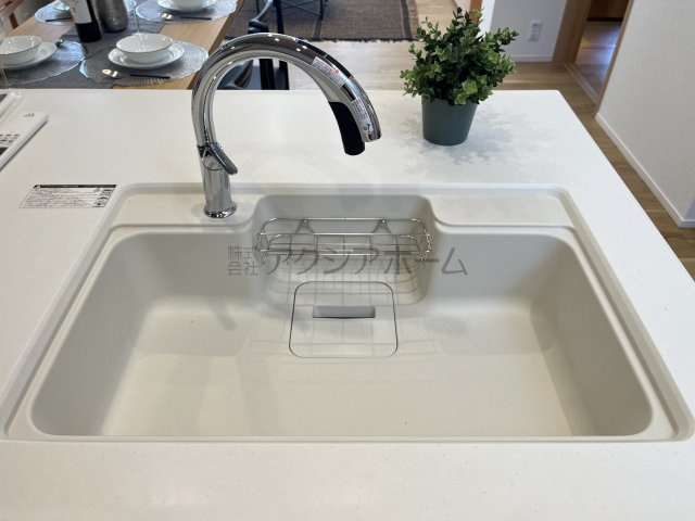 所沢市花園2丁目・全16棟　新築未入居一戸建て　13号棟のキッチン|浄水器付水栓