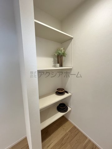 所沢市花園2丁目・全16棟　新築未入居一戸建て　13号棟のキッチン|パントリー