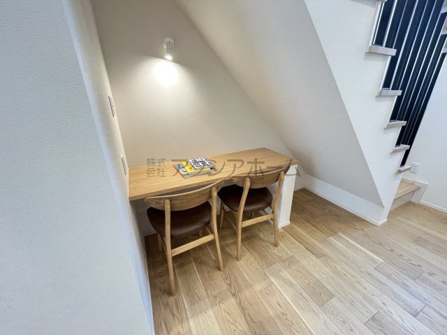 所沢市花園2丁目・全16棟　新築未入居一戸建て　13号棟の居間・リビング|スタディカウンター