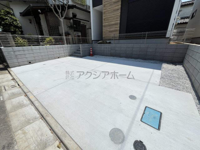 所沢市中新井5丁目・全2棟　新築一戸建　2号棟の駐車場|並列駐車2台可能です