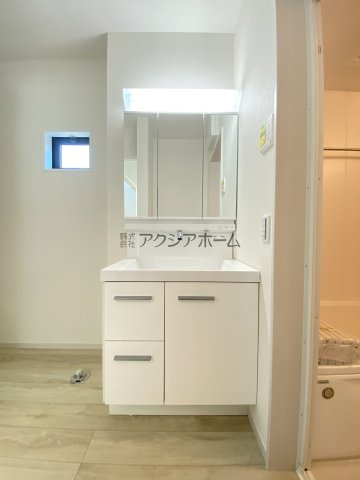 所沢市中新井5丁目・全2棟　新築一戸建　2号棟の独立洗面台|シャンプードレッサー付洗面化粧台