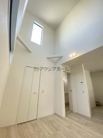 所沢市中新井5丁目・全2棟　新築一戸建　2号棟の収納|リビングWIC