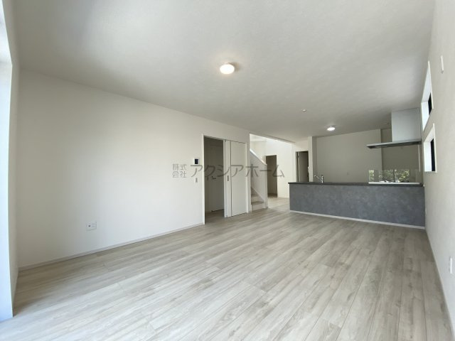 所沢市中新井5丁目・全2棟　新築一戸建　2号棟の居間・リビング|LDK20.4帖