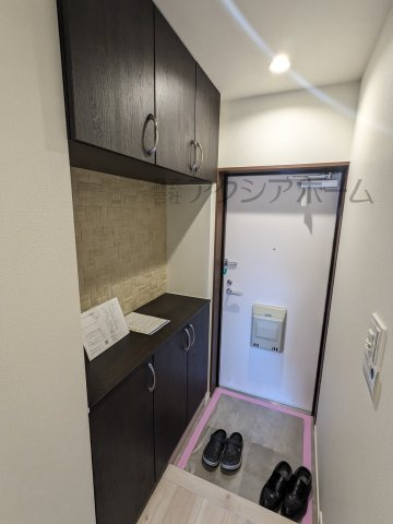 ワイズユウラク西所沢の玄関|下足入れ