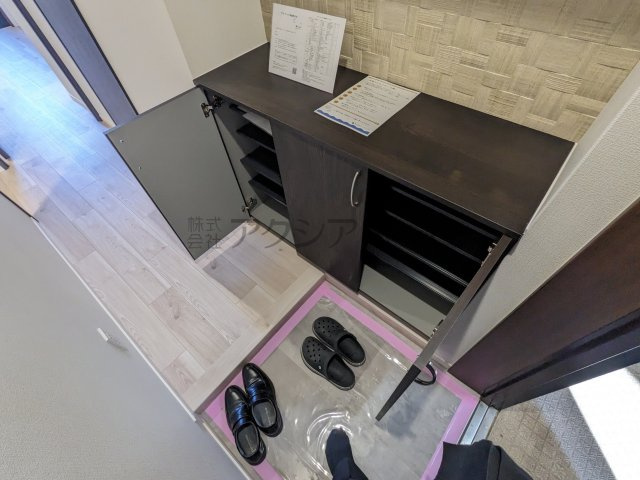 ワイズユウラク西所沢の玄関|下足入れ