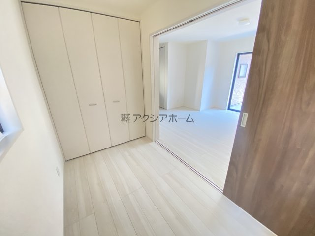 所沢市上新井2丁目・全5棟　新築一戸建　1号棟　～車2台～　の洋室|1階洋室3.3帖