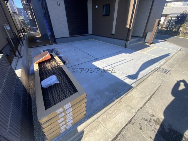 所沢市上新井2丁目・全5棟　新築一戸建　1号棟　～車2台～　の駐車場|並列駐車2台可能です