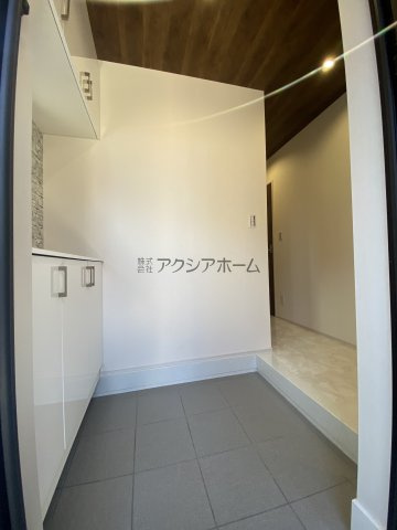 所沢市上新井2丁目・全5棟　新築一戸建　1号棟　～車2台～　の玄関