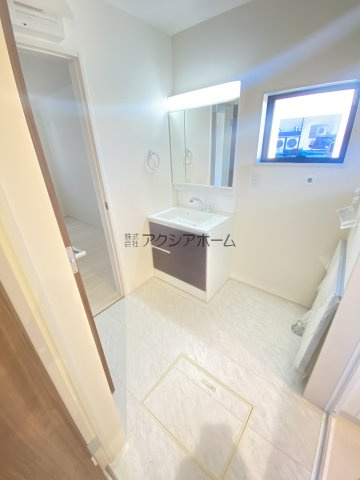 所沢市上新井2丁目・全5棟　新築一戸建　1号棟　～車2台～　の独立洗面台|シャンプードレッサー付洗面化粧台