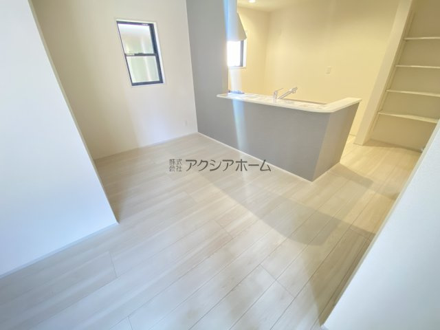 所沢市上新井2丁目・全5棟　新築一戸建　1号棟　～車2台～　の居間・リビング