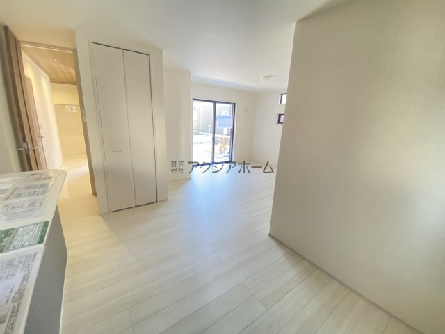 所沢市上新井2丁目・全5棟　新築一戸建　1号棟　～車2台～　の居間・リビング