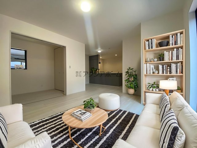 所沢市上新井2丁目・全5棟　新築一戸建　1号棟　～車2台～　の内装|LDK18.2帖（家具はCG画像での表示になります）