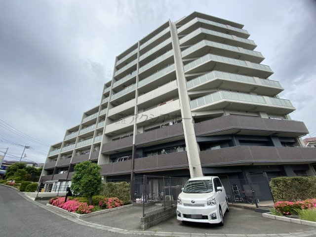 レーベンハイム小手指さくら通りの外観|近隣に買い物施設が充実した利便性の高い立地が魅力のマンションです。