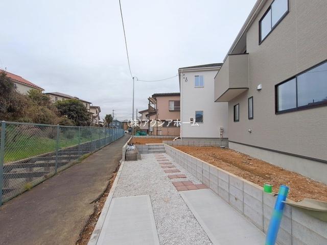 所沢市小手指南2丁目・全2棟　新築一戸建　1号棟の前面道路含む現地写真|前面道路　2025年9月18日撮影