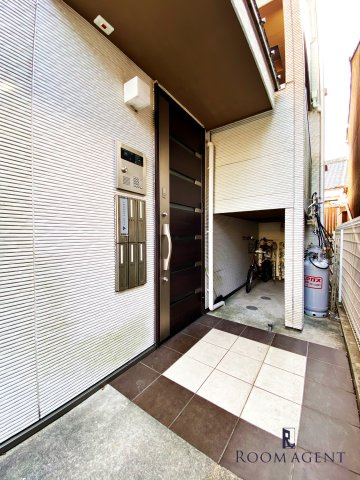 PRIMAVERA　WESTのエントランス