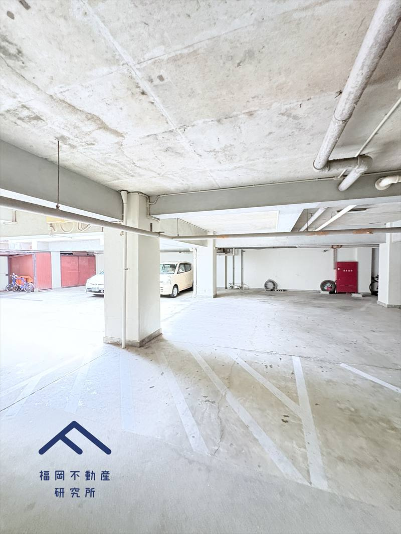 レジデンス高宮の駐車場