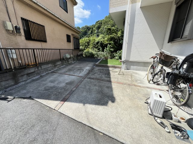 入間市豊岡2丁目　中古一戸建　～2016年築・オール電化～の外観|カースペース並列2台分（車種による）