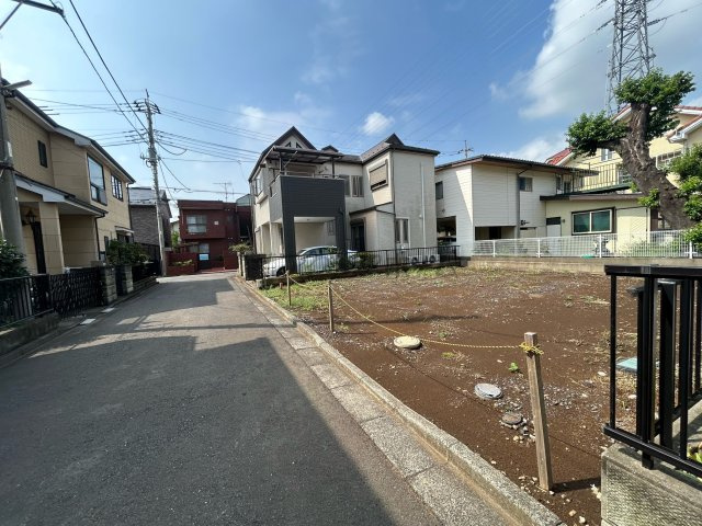 所沢市緑町3丁目・全1区画　建築条件なし土地　～整形地～の前面道路含む現地写真
