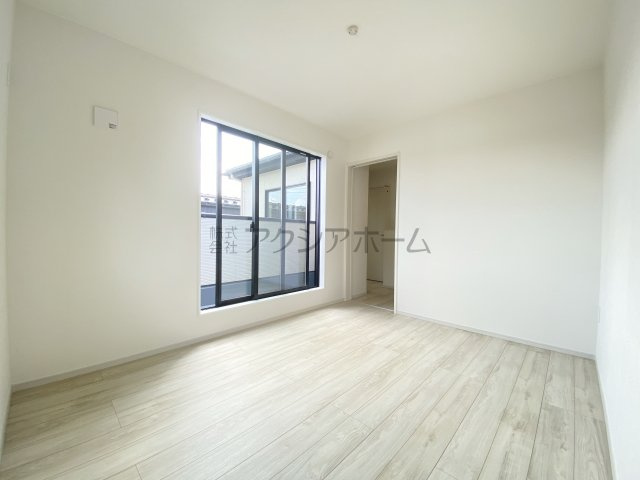 所沢市北秋津・全1棟　新築一戸建　～並列駐車2台可～の寝室|2F洋室6.7帖（家具はCG画像での表示になります）