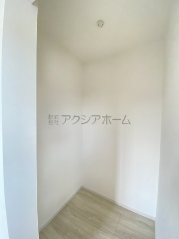 所沢市北秋津・全1棟　新築一戸建　～並列駐車2台可～の寝室|2F洋室6.7帖のウォークインクローゼット