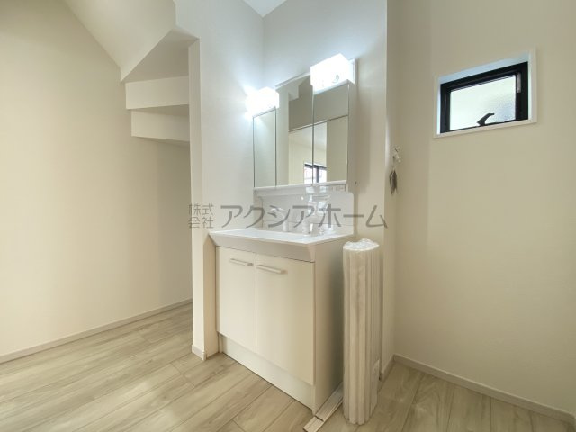 所沢市北秋津・全1棟　新築一戸建　～並列駐車2台可～の独立洗面台