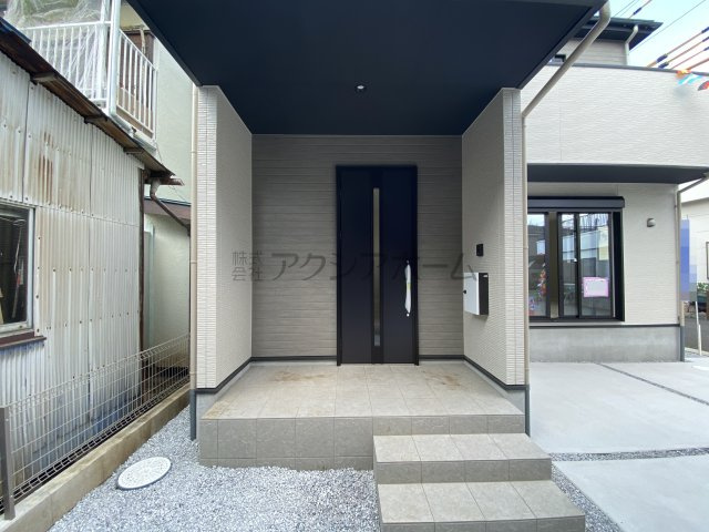 所沢市北秋津・全1棟　新築一戸建　～並列駐車2台可～の玄関
