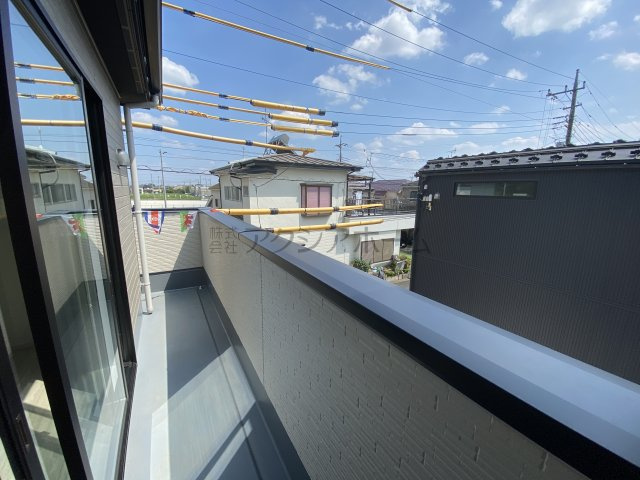 所沢市北秋津・全1棟　新築一戸建　～並列駐車2台可～のバルコニー