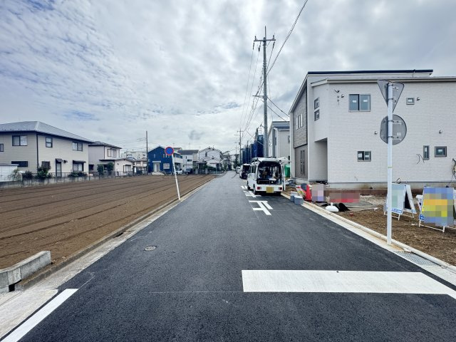 所沢市東所沢和田3丁目・全11棟　新築一戸建　4号棟の前面道路含む現地写真|前面道路　2025年10月7日撮影
