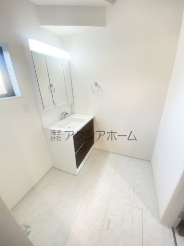 所沢市上新井2丁目・全5棟　新築一戸建　5号棟　～駐車2台～の独立洗面台