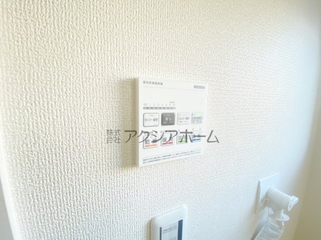 所沢市上新井2丁目・全5棟　新築一戸建　5号棟　～駐車2台～の設備|浴室換気暖房乾燥機スイッチパネル