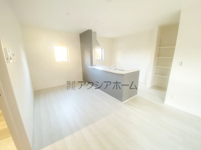 所沢市上新井2丁目・全5棟　新築一戸建　5号棟　～駐車2台～の居間・リビング