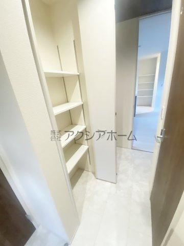 所沢市上新井2丁目・全5棟　新築一戸建　5号棟　～駐車2台～の収納