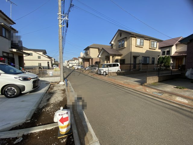 所沢市向陽町・全2棟　新築一戸建　2号棟の前面道路含む現地写真